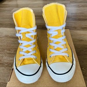 Yellow Converse unisex
